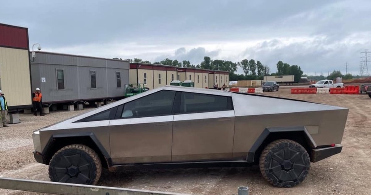 Власника Tesla Cybertruck приголомшила нова неочікувана проблема автівки