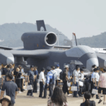 Китай провів перші випробування надвеликого "авіаносця дронів"