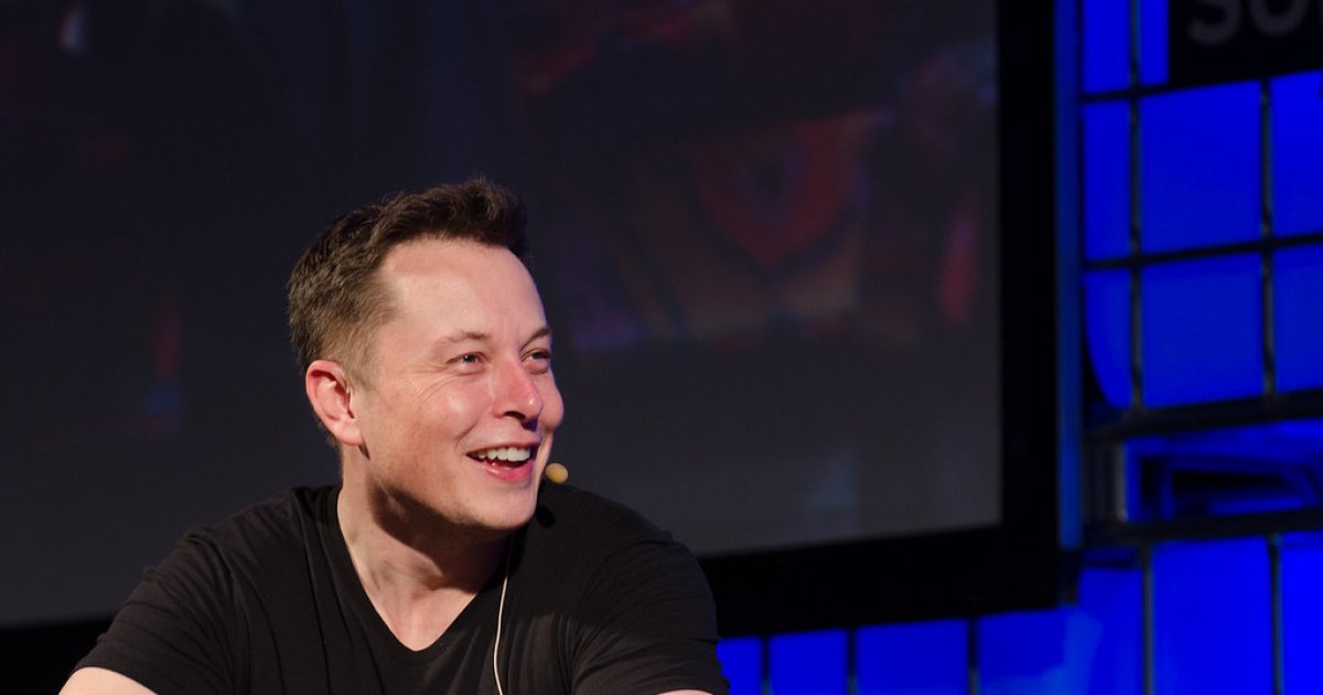 ШІ від Ілона Маска буде навчати дітей у школах Сальвадора