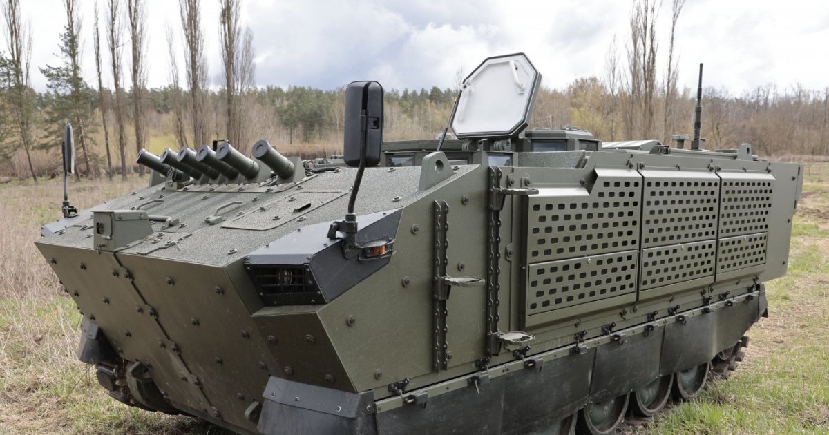 Україна проводить тестування власного гусеничного бронетранспортера "Скіф"